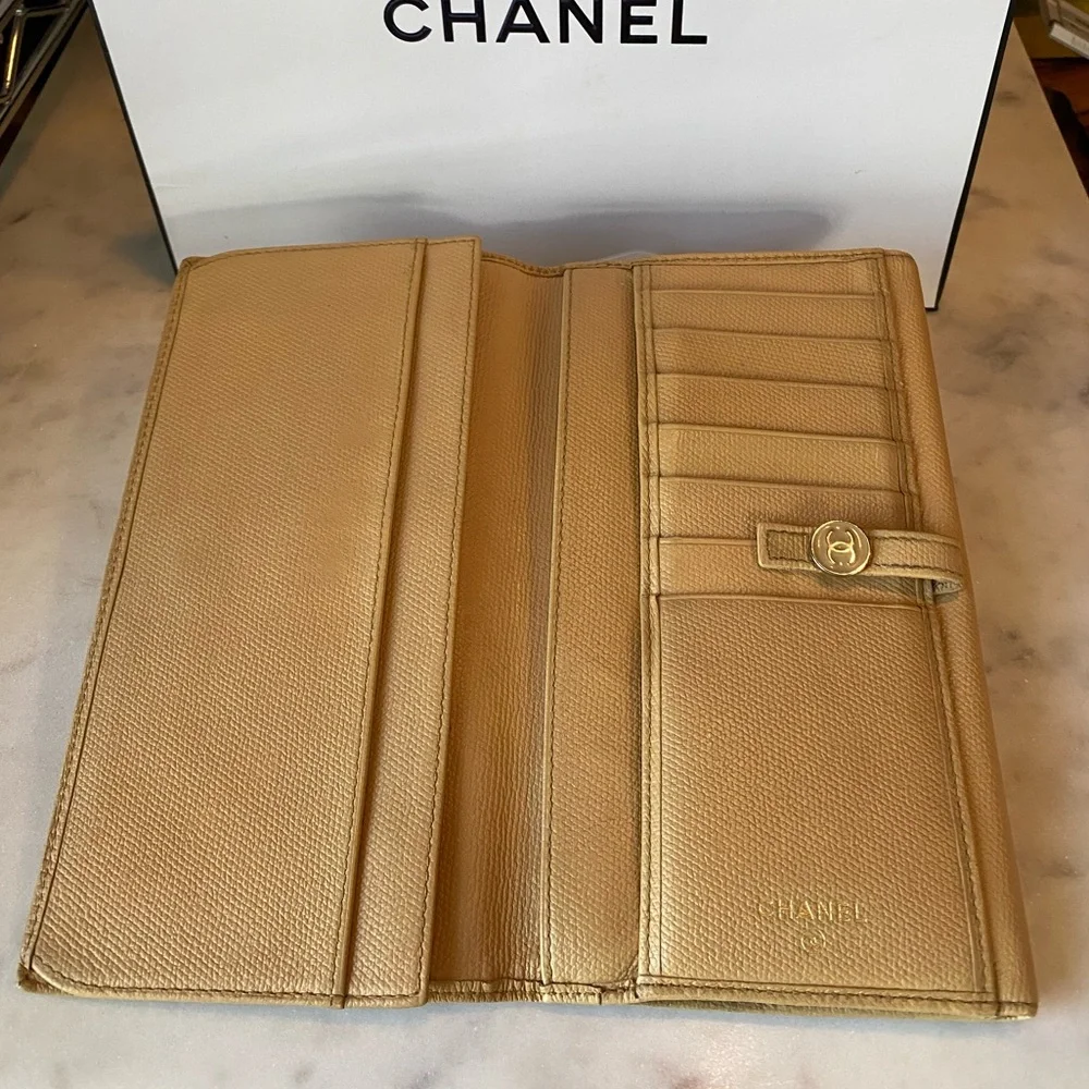 Chanel Caviar Lonng Wallet - Picture 6 of 11